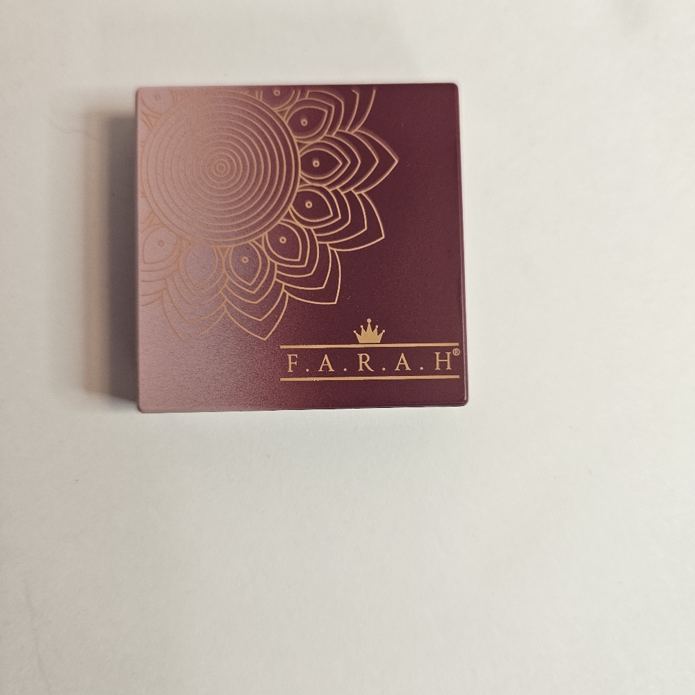 F.A.R.A.H. dual eyeshadow in Bloom and Wildflower - Picture 3 of 6